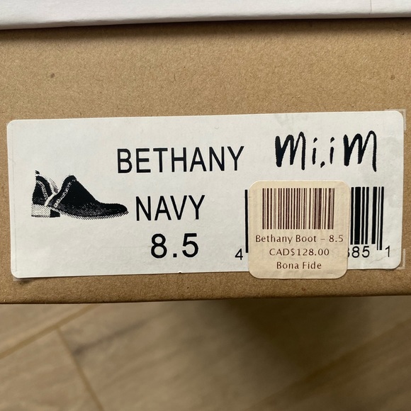 Blue booties with detailed trim - Picture 5 of 5